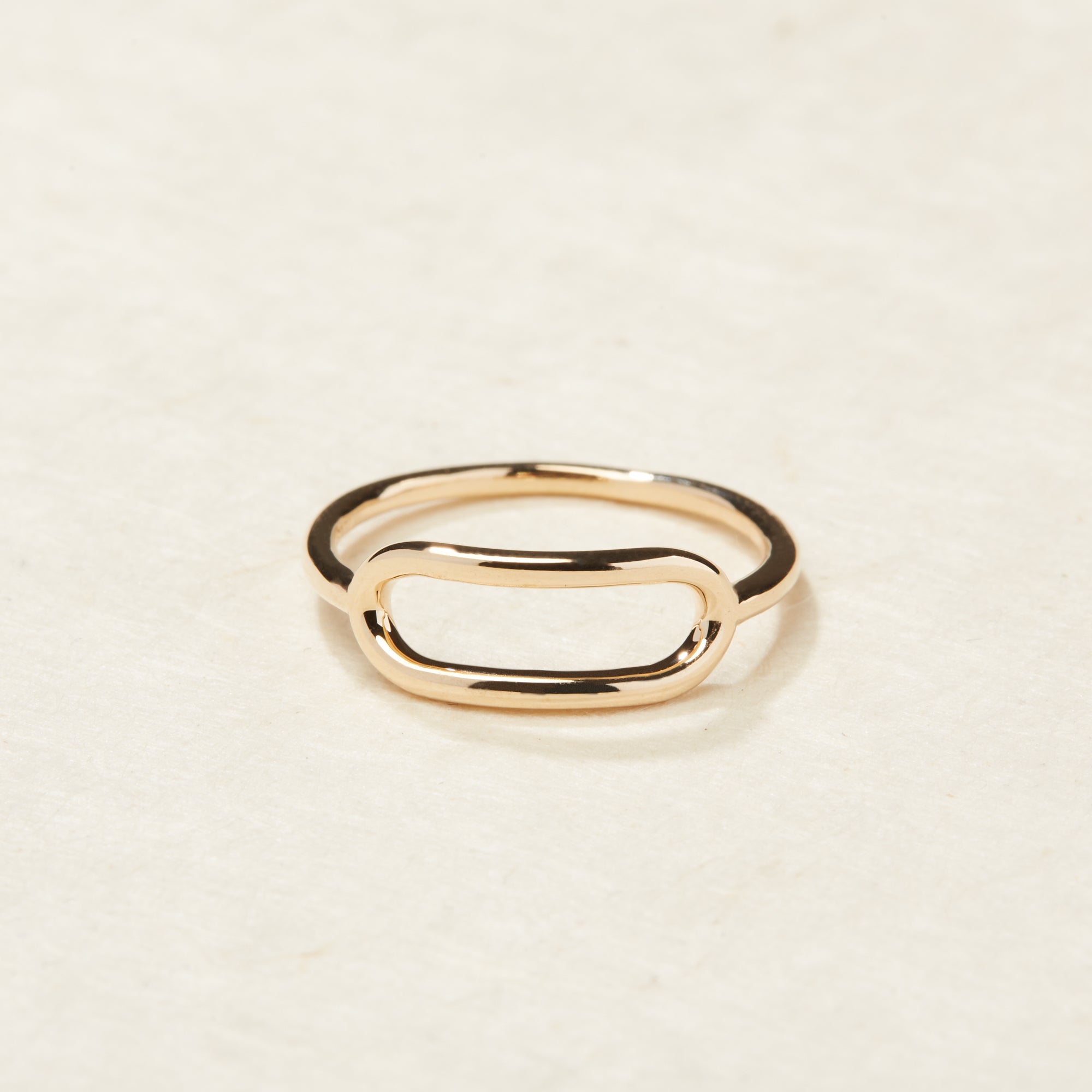 Bague anneau large ajourée en plaqué or