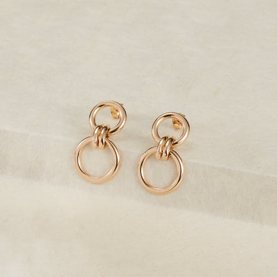 Boucles d'oreilles pendantes double anneaux en plaqué or