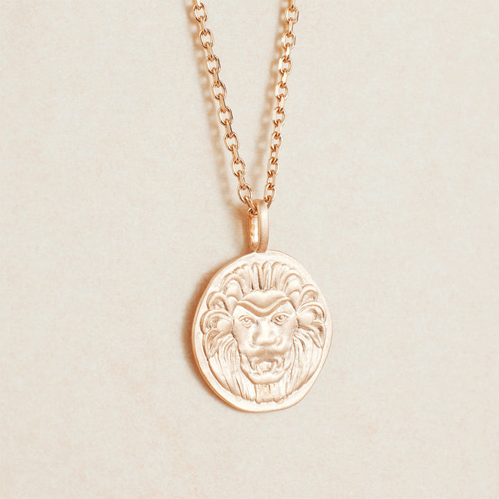 Médaille gravée Tête de lion en plaqué or